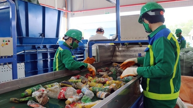 Xử lý rác thải nhựa là vấn đề cấp bách hiện nay. Xử lý rác thải nhựa là vấn đề cấp bách hiện nay.