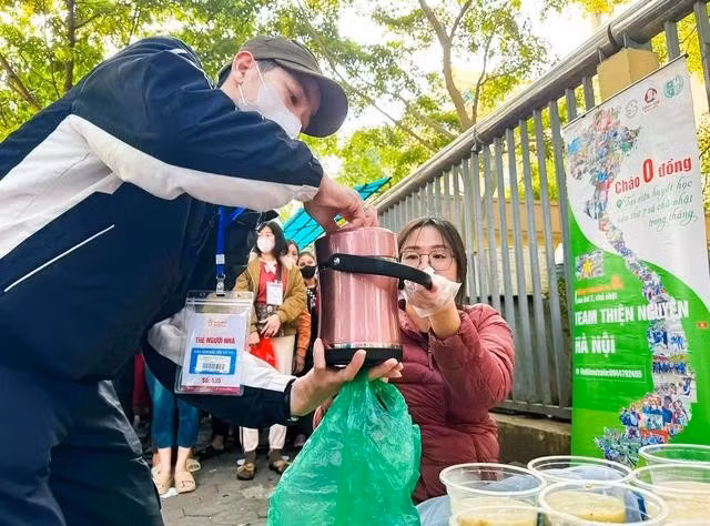 "Bếp cháo 0 đồng" mang hơi ấm tình thương đến những bệnh nhân nghèo