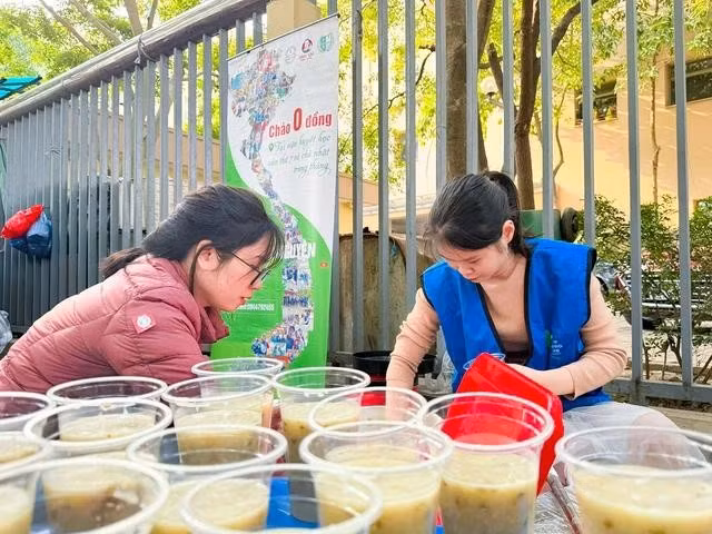 Những suất cháo được đóng hộp cẩn thận, thơm ngon, đảm bảo vệ sinh an toàn thực phẩm