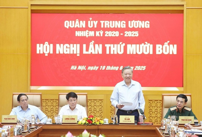 General Secretary To Lam chaired the Central Military Commission Conference on June 19. Photo: VNA Tổng Bí thư Tô Lâm chủ trì Hội nghị Quân ủy Trung ương vào ngày 19-6. Ảnh: TTXVN