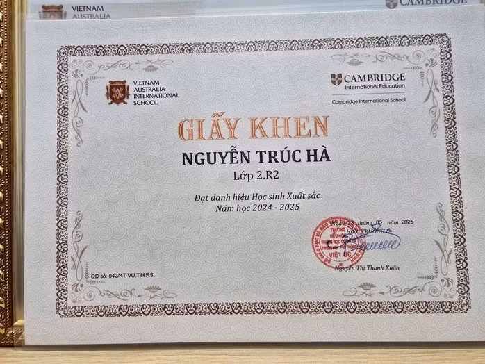 Trúc Hà cũng là học sinh xuất sắc