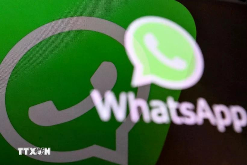 Biểu tượng ứng dụng WhatsApp trên màn hình điện thoại di động. (Ảnh: AFP/TTXVN) Biểu tượng ứng dụng WhatsApp trên màn hình điện thoại di động. (Ảnh: AFP/TTXVN)