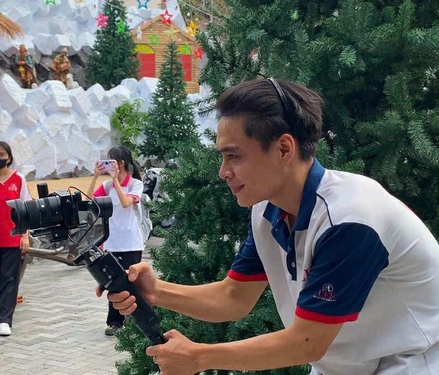 Anh Tuân đang làm công việc truyền thông để kiếm tiền đóng học phí và trang trải cuộc sống Anh Tuân đang làm công việc truyền thông để kiếm tiền đóng học phí và trang trải cuộc sống