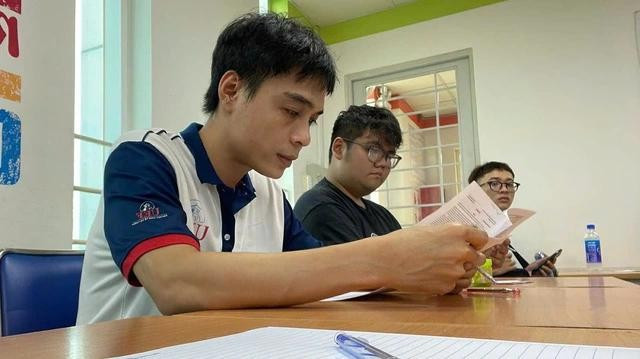 Tuân quyết tâm lấy bằng đại học ở tuổi 30 Tuân quyết tâm lấy bằng đại học ở tuổi 30