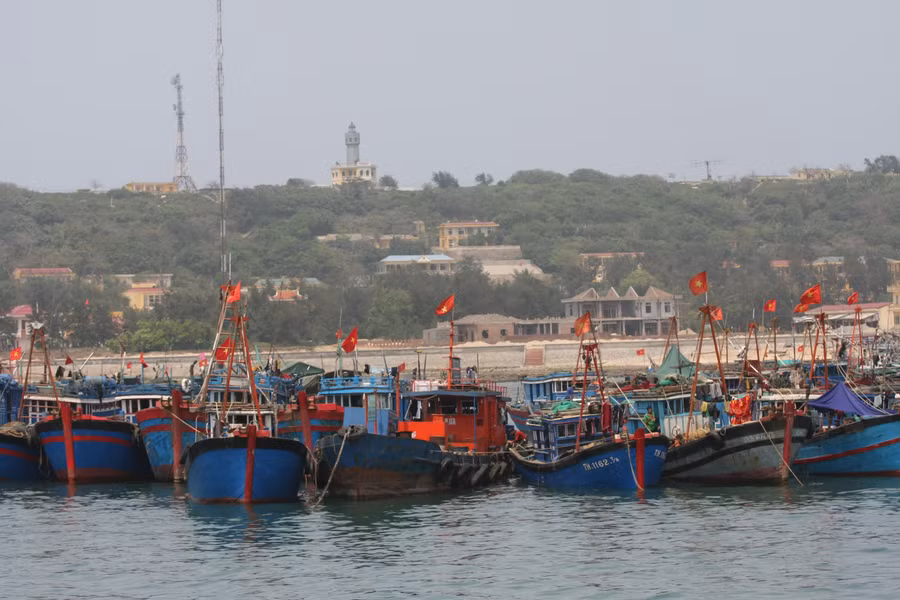 Tàu cá tránh trú bão trong âu tàu Bạch Long Vĩ, năm 2009