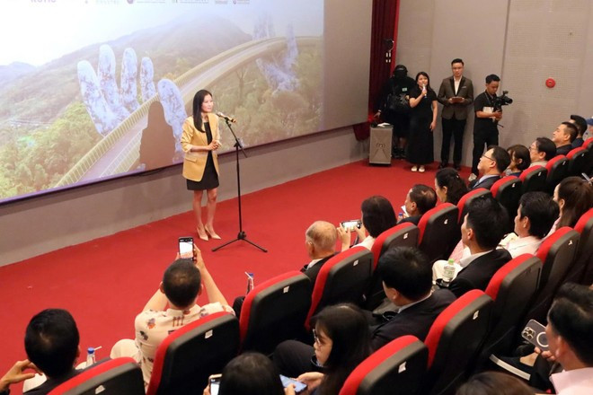 Phòng chiếu phim tại rạp Lê Độ kín chỗ ngồi khi chiếu các suất phim Hàn Quốc. Phòng chiếu phim tại rạp Lê Độ kín chỗ ngồi khi chiếu các suất phim Hàn Quốc.