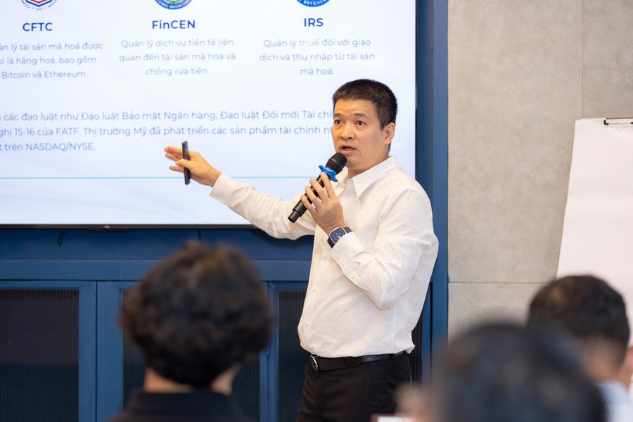 Ông Phan Đức Trung, Chủ tịch VBA, Chủ tịch HĐQT 1Matrix chia sẻ tại buổi tập huấn Ông Phan Đức Trung, Chủ tịch VBA, Chủ tịch HĐQT 1Matrix chia sẻ tại buổi tập huấn