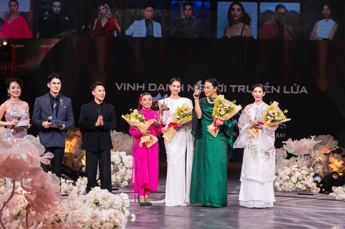 Những người truyền lửa của làng mẫu Việt Những người truyền lửa của làng mẫu Việt