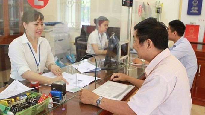 Việc thành lập Trung tâm phục vụ hành chính công giúp Hà Nội giảm mạnh số lượng công chức, viên chức tại bộ phận "một cửa". (Ảnh: MINH THU) Việc thành lập Trung tâm phục vụ hành chính công giúp Hà Nội giảm mạnh số lượng công chức, viên chức tại bộ phận "một cửa". (Ảnh: MINH THU)
