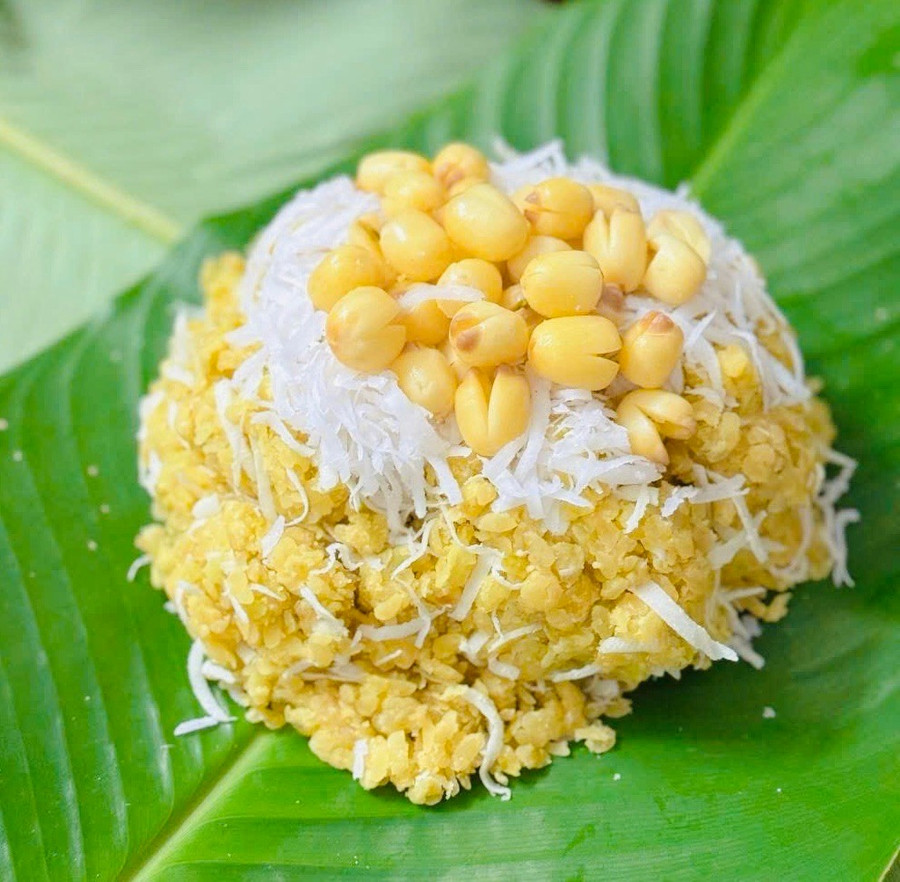 Chị Na tìm cách biến tấu xôi đậm vị hơn so với nguyên gốc xôi cốm của Thủ đô để phù hợp với khẩu vị của người Pleiku. Ảnh: M.K chi-na-tim-cach-bien-tau-xoi-dam-vi-hon-so-voi-nguyen-goc-xoi-com-cua-thu-do-de-phu-hop-voi-khau-vi-cua-nguoi-pleikuanh-mk.jpg