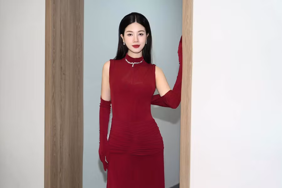 Là một phát thanh viên trưởng thành từ vùng đất Hoa Lư, Lê Thu Hòa tin rằng vẻ đẹp đích thực không chỉ nằm ở ngoại hình mà còn ở cách một người phụ nữ dùng tiếng nói và trái tim để khơi dậy niềm tin giữa thế giới ngập tràn thông tin hỗn loạn. Cô cũng bày tỏ mong muốn được cống hiến nhiều hơn cho cộng đồng, đặc biệt là quê hương Ninh Bình