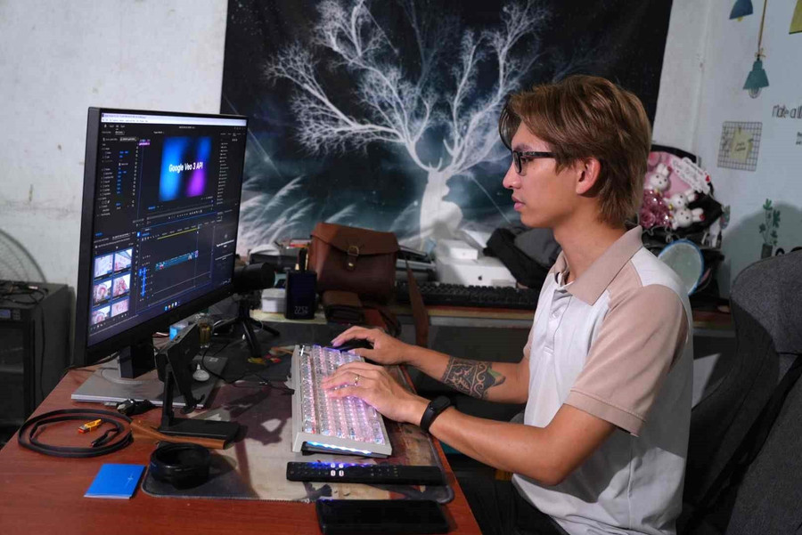 Anh Trần Thiên Ưng-Giám đốc Thiên Ưng Media ứng dụng AI để hỗ trợ trong công tác sản xuất video. Ảnh: H.H anh-tran-thien-ung-tan-dung-ai-de-ho-tro-trong-cong-tac-san-xuat-video-anh-hh.jpg