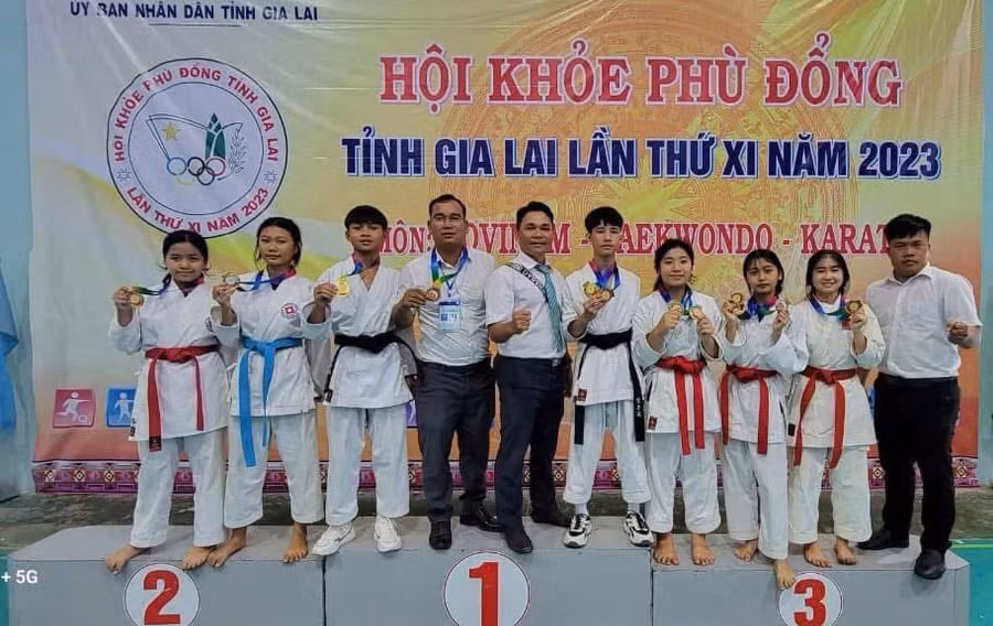 thay-ro-thanh-nguoi-thu-4-tu-trai-qua-huan-luyen-dan-dat-doi-tuyen-karate-huyen-ia-pa-tham-gia-hoi-khoe-phu-dong-tinh-gia-lai-lan-thu-xi-nam-2023-anh-nvcc.jpg