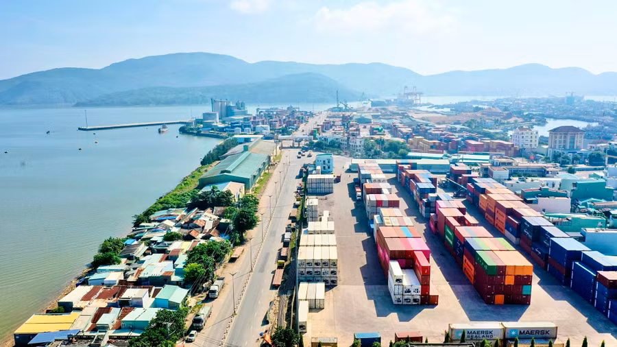 cao-toc-quy-nhon-pleiku-hinh-thanh-se-thu-hut-cac-hang-tau-mo-tuyen-dich-vu-truc-tiep-tai-cang-bien-quy-nhon-de-tiep-nhan-hang-hoa-xuat-nhap-khau-anh-minh-phuong.jpg