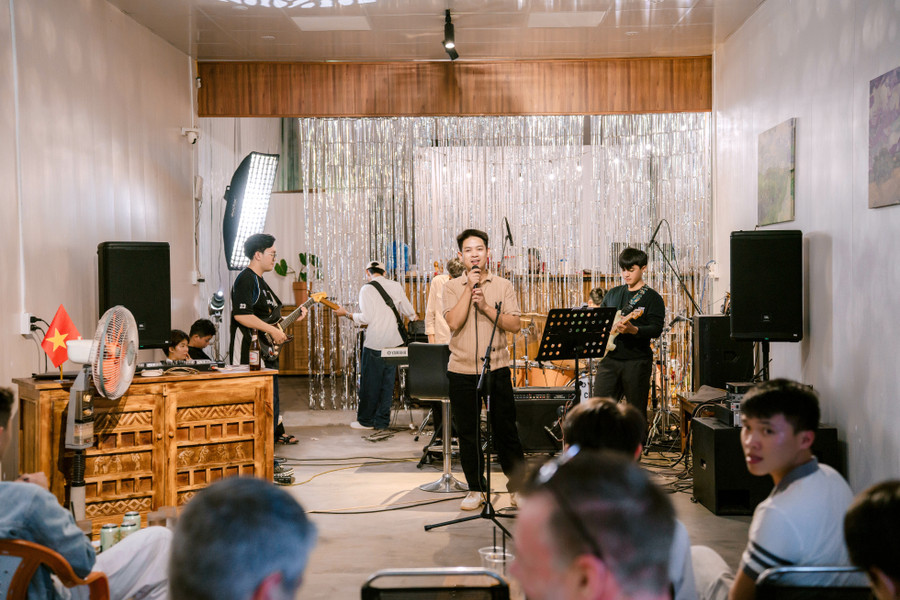 Anh Võ Thành Nhân-Trưởng Ban tổ chức hy vọng đêm nhạc sẽ chạm đến ký ức và giữ gìn sự gắn bó của khán giả với thành phố Pleiku. Ảnh Ngọc Duy anh-vo-thanh-nhan-truong-ban-to-chuc-hi-vong-dem-nhac-se-cham-den-ky-uc-va-giu-gin-su-gan-bo-cua-khan-gia-voi-thanh-pho-pleiku-anh-ngoc-duy.jpg