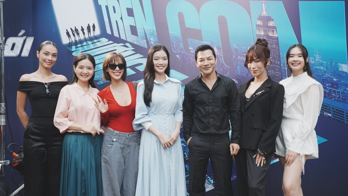 Đạo diễn Trần Bảo Sơn và các mỹ nhân của phim Đạo diễn Trần Bảo Sơn và các mỹ nhân của phim