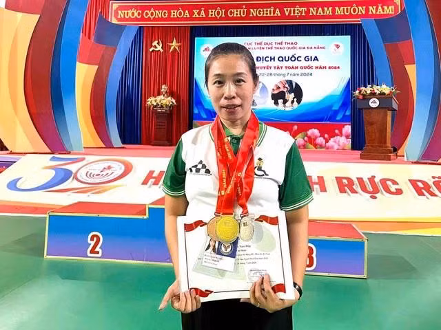 Cô Điệp là VĐV cờ vua người khuyết tật của đội tuyển TP.HCM, tham gia giải vô địch quốc gia 2024