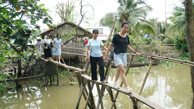 Khách du lịch đến tham quan tại Cồn Sơn, thành phố Cần Thơ. Ảnh: Hòa Hội. Khách du lịch đến tham quan tại Cồn Sơn, thành phố Cần Thơ. Ảnh: Hòa Hội.
