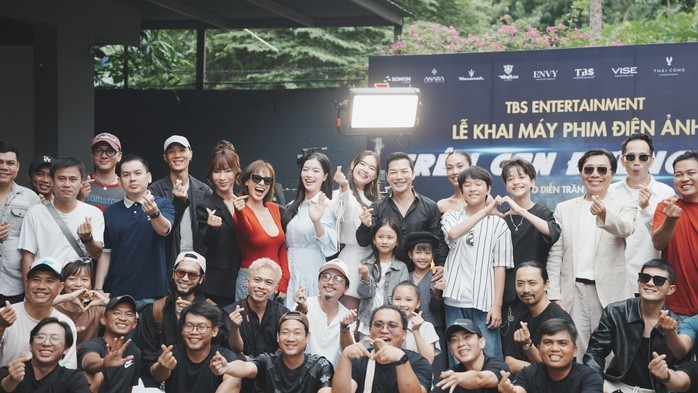 Toàn bộ ê-kíp của phim Toàn bộ ê-kíp của phim