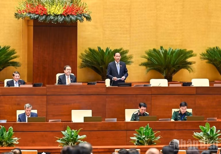 Phó Chủ tịch Quốc hội Trần Quang Phương điều hành nội dung thảo luận. (Ảnh: DUY LINH)