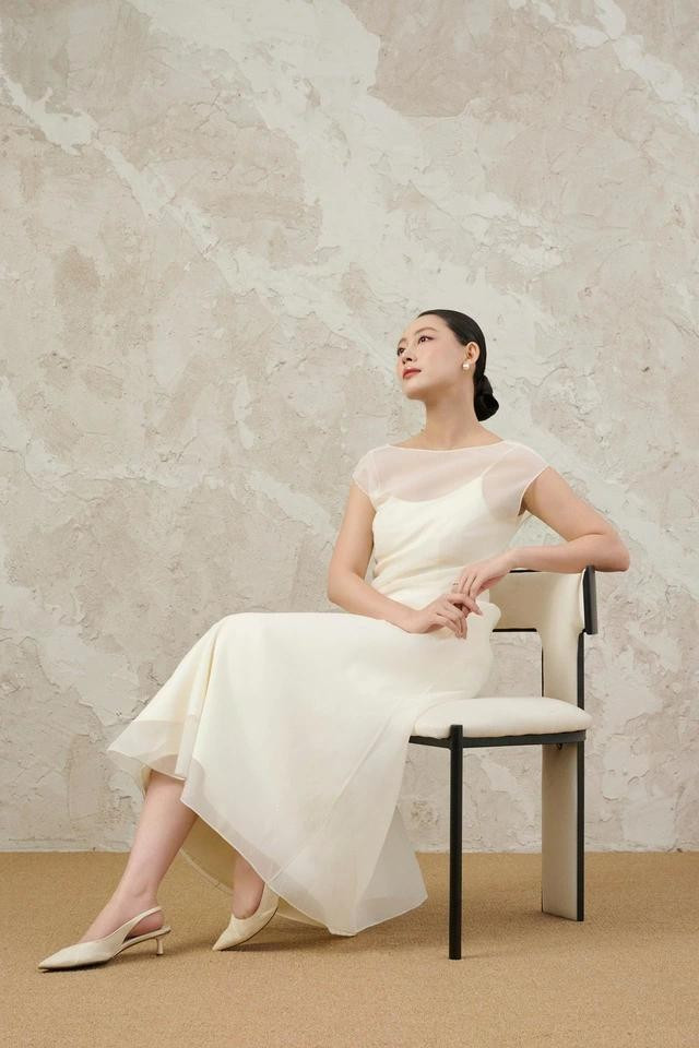 Các thiết kế đầm dự tiệc đi theo phong cách tối giản mang đến góc nhìn thời thượng và sang trọng cho người mặc