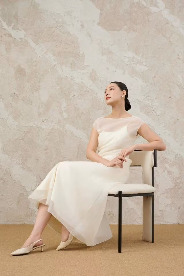 Các thiết kế đầm dự tiệc đi theo phong cách tối giản mang đến góc nhìn thời thượng và sang trọng cho người mặc