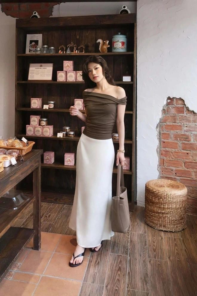 Các thiết kế thoạt nhìn đều bình thường, giàu nữ tính nhưng không quá nổi bật này có thể vượt xa ngoài mong đợi của quý cô - cảm giác mát rượi trên da, tôn dáng nhưng không gây nóng, bí...