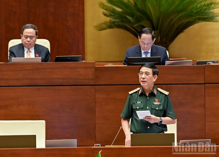 Bộ trưởng Quốc phòng Phan Văn Giang phát biểu tiếp thu, giải trình ý kiến của đại biểu Quốc hội nêu tại phiên họp. (Ảnh: DUY LINH) Bộ trưởng Quốc phòng Phan Văn Giang phát biểu tiếp thu, giải trình ý kiến của đại biểu Quốc hội nêu tại phiên họp. (Ảnh: DUY LINH)