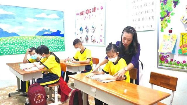 Người kỹ sư tâm hồn luôn tận tụy với nghề, dìu dắt những học sinh đặc biệt Người kỹ sư tâm hồn luôn tận tụy với nghề, dìu dắt những học sinh đặc biệt
