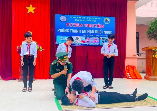 Các lớp dạy kỹ năng sống, cứu hộ, tuyên truyền và cấp cứu đuối nước được triển khai nhiều đến học sinh, nhưng vẫn xảy ra nhiều vụ đuối nước thương tâm Các lớp dạy kỹ năng sống, cứu hộ, tuyên truyền và cấp cứu đuối nước được triển khai nhiều đến học sinh, nhưng vẫn xảy ra nhiều vụ đuối nước thương tâm