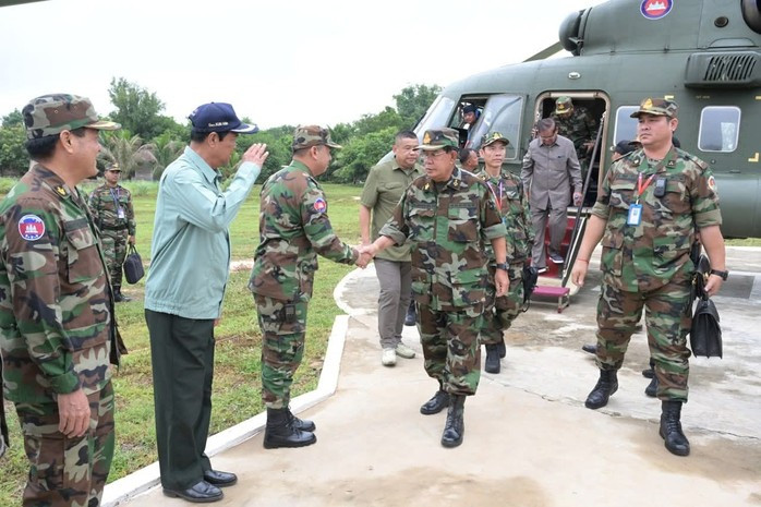 Chủ tịch Thượng viện Campuchia Hun Sen đến tỉnh Oddar Meanchey, giáp biên giới với Thái Lan. Ảnh: Bộ Thông tin Campuchia, SHS Chủ tịch Thượng viện Campuchia Hun Sen đến tỉnh Oddar Meanchey, giáp biên giới với Thái Lan. Ảnh: Bộ Thông tin Campuchia, SHS