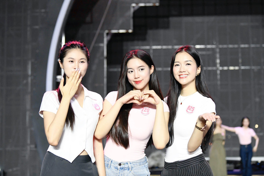 Họ vừa hồi hộp khi sắp bước vào đêm thi quan trọng nhưng cũng có chút tiếc nuối khi chuẩn bị chia tay những người bạn trong ngôi nhà chung tại Hoa hậu Việt Nam 2024.