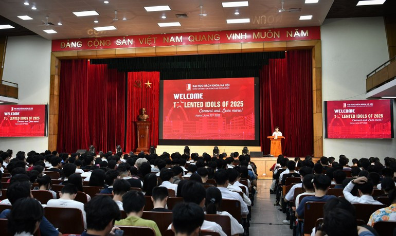 Đại học Bách khoa Hà Nội tổ chức gặp gỡ, phỏng vấn thí sinh theo diện xét tuyển tài năng (Ảnh: HUST) Đại học Bách khoa Hà Nội tổ chức gặp gỡ, phỏng vấn thí sinh theo diện xét tuyển tài năng (Ảnh: HUST)