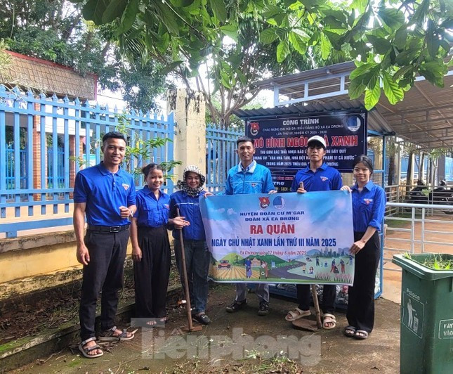 Ngày 22/6, các tổ chức cơ sở Đoàn trên địa bàn huyện Cư M’gar đồng loạt ra quân “Ngày Chủ nhật xanh” lần thứ III năm 2025. Ngày 22/6, các tổ chức cơ sở Đoàn trên địa bàn huyện Cư M’gar đồng loạt ra quân “Ngày Chủ nhật xanh” lần thứ III năm 2025.