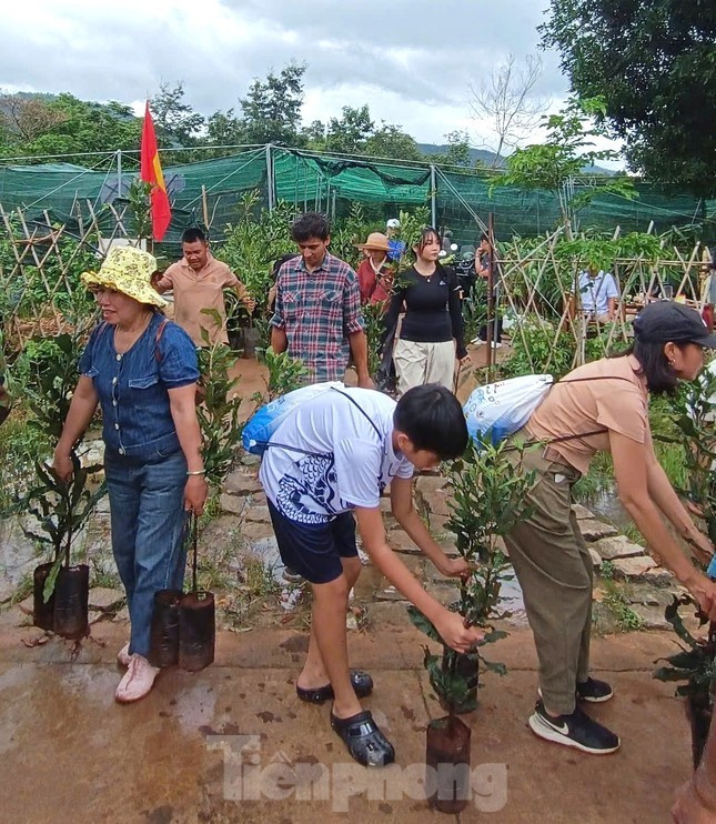 Sự kiện góp phần thúc đẩy nông nghiệp sinh thái, lan tỏa tinh thần sống xanh và phát triển bền vững trong cộng đồng địa phương. Sự kiện góp phần thúc đẩy nông nghiệp sinh thái, lan tỏa tinh thần sống xanh và phát triển bền vững trong cộng đồng địa phương.