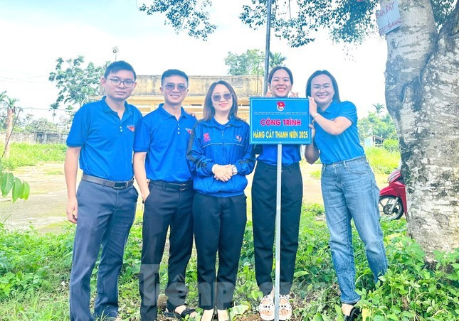 Nhằm góp phần bảo vệ môi trường, ứng phó biến đổi khí hậu, Thành Đoàn Buôn Ma Thuột phối hợp cùng các đơn vị tổ chức hoạt động trồng 150 cây xanh tại tuyến đường ở xã Hòa Thắng. Nhằm góp phần bảo vệ môi trường, ứng phó biến đổi khí hậu, Thành Đoàn Buôn Ma Thuột phối hợp cùng các đơn vị tổ chức hoạt động trồng 150 cây xanh tại tuyến đường ở xã Hòa Thắng.