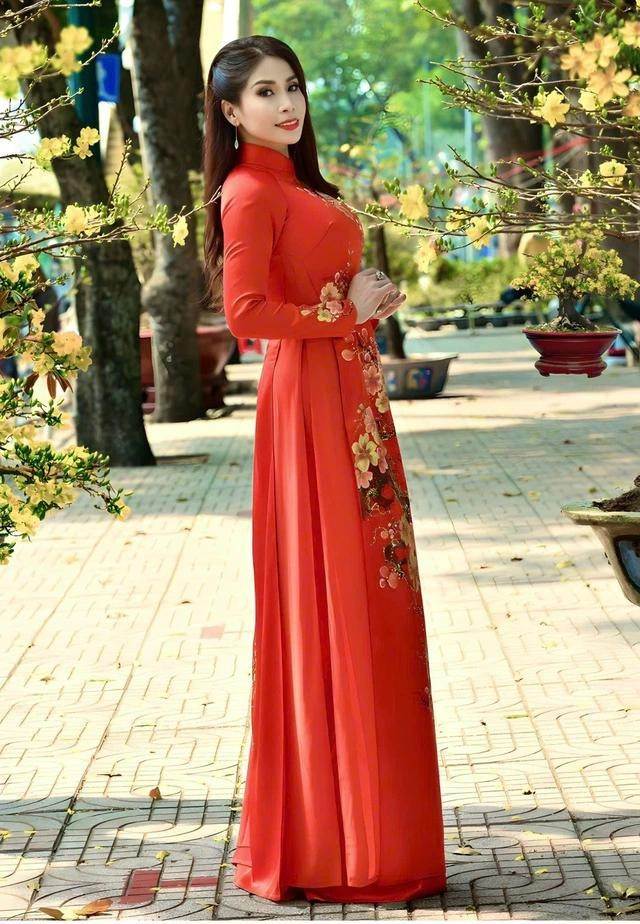 Diễn viên điện ảnh Lý Hương rất thích mặc áo dài mỗi khi đi dự sự kiện Diễn viên điện ảnh Lý Hương rất thích mặc áo dài mỗi khi đi dự sự kiện