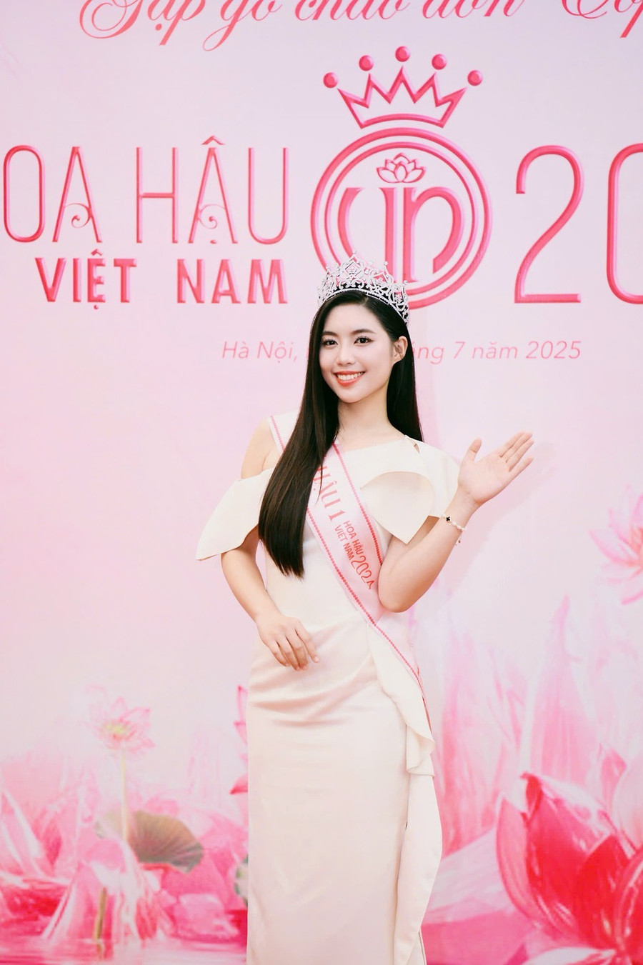 Á hậu 1 Trần Ngọc Châu Anh Á hậu 1 Trần Ngọc Châu Anh