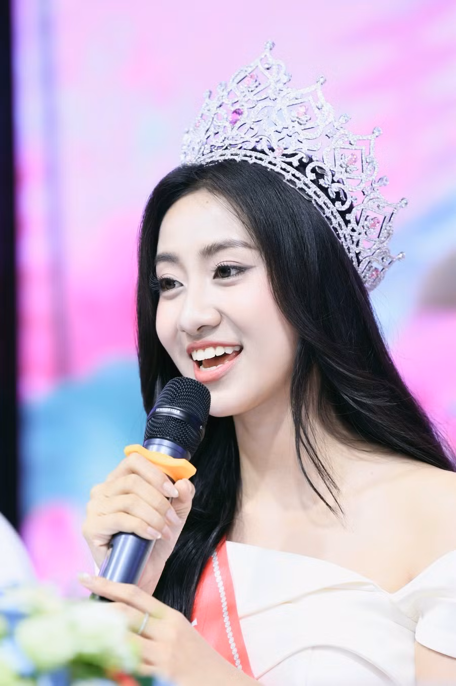 Tân Hoa hậu Việt Nam Hà Trúc Linh
