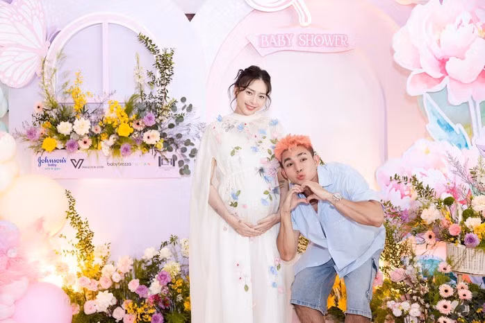 Jun Phạm đến chúc mừng