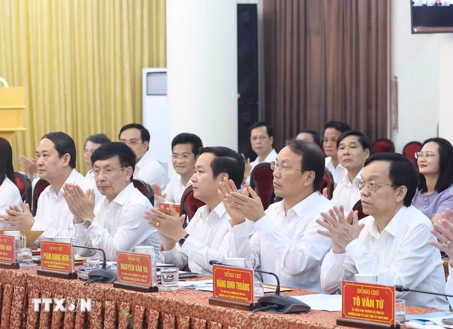 Các đại biểu tham dự buổi làm việc. Ảnh: TTXVN