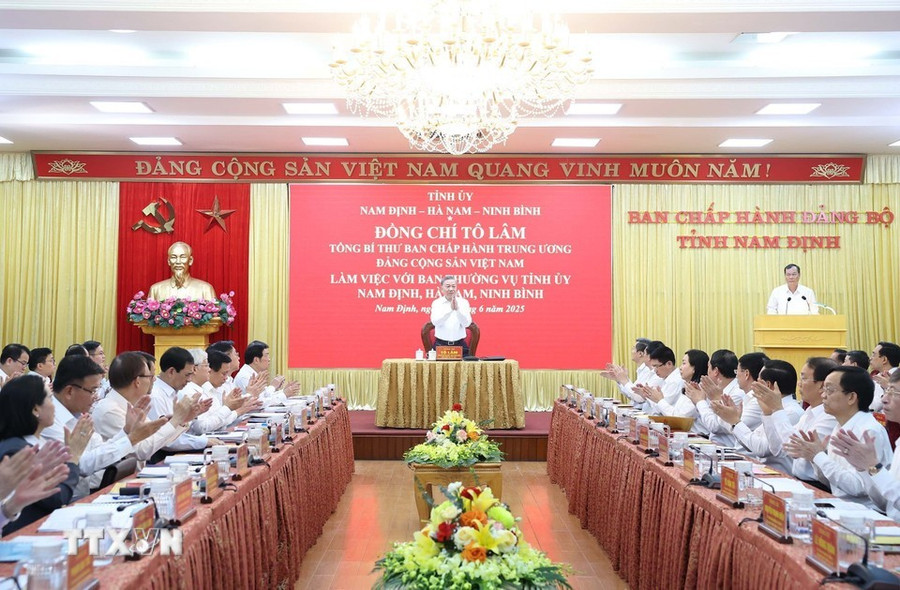 Tổng Bí thư Tô Lâm chủ trì buổi làm việc. Ảnh: TTXVN Tổng Bí thư Tô Lâm chủ trì buổi làm việc. Ảnh: TTXVN