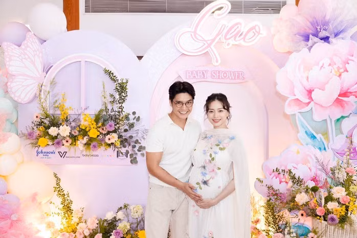 Vợ chồng Ngô Thanh Vân cũng tiết lộ con đầu lòng là bé gái