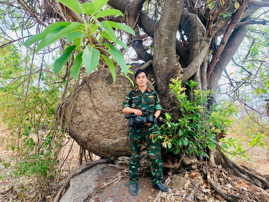 អ្នកឆ្លើយឆ្លងព័ត៌មានលោកវរសេនីយ៍ឯក ភឹម ហ៊ុយ បាក់។ រូបថត៖ NVCC trung-ta-pham-huy-bac.jpg