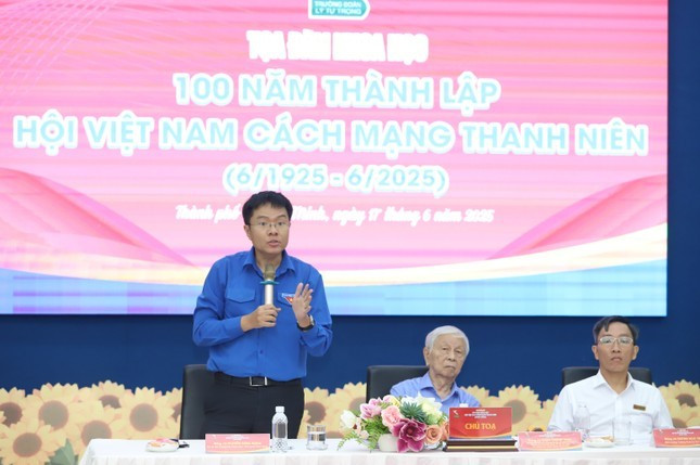Anh Nguyễn Đăng Khoa chia sẻ tại tọa đàm. Anh Nguyễn Đăng Khoa chia sẻ tại tọa đàm.