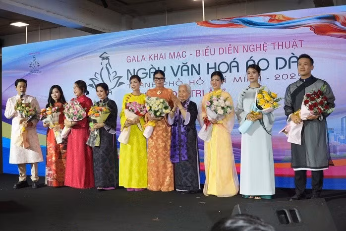 Áo dài là di sản