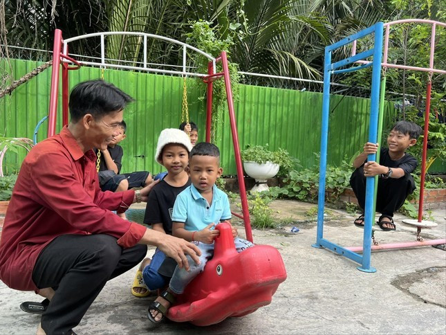 Khu vui chơi trẻ em trong khu nhà trọ Kim Hằng, quận 8. ảnh: U.P Khu vui chơi trẻ em trong khu nhà trọ Kim Hằng, quận 8. ảnh: U.P