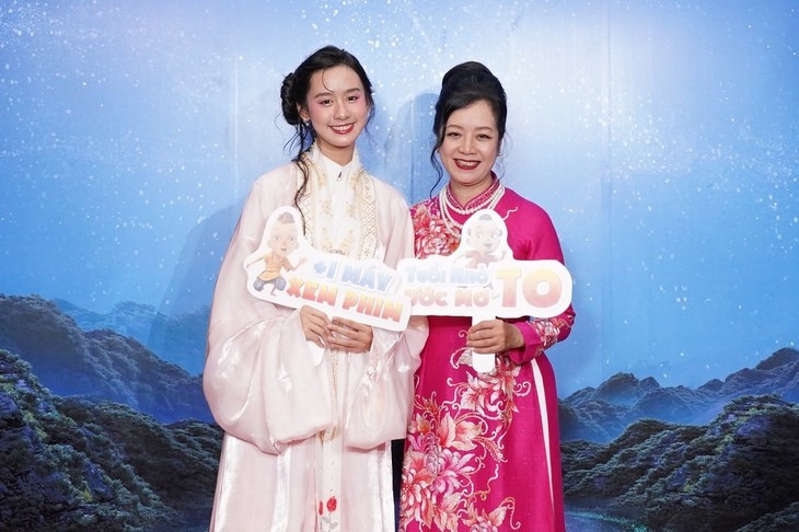 Nghệ sĩ Chiều Xuân - một trong những diễn viên lồng tiếng của Trạng Quỳnh nhí, và diễn viên Hồng Thu của phim Lật mặt 8 - Ảnh: ĐPCC Nghệ sĩ Chiều Xuân - một trong những diễn viên lồng tiếng của Trạng Quỳnh nhí, và diễn viên Hồng Thu của phim Lật mặt 8 - Ảnh: ĐPCC