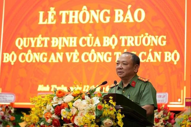 Đại tá Lê Quang Nhân phát biểu tại buổi công bố quyết định của Bộ trưởng Bộ Công an Đại tá Lê Quang Nhân phát biểu tại buổi công bố quyết định của Bộ trưởng Bộ Công an