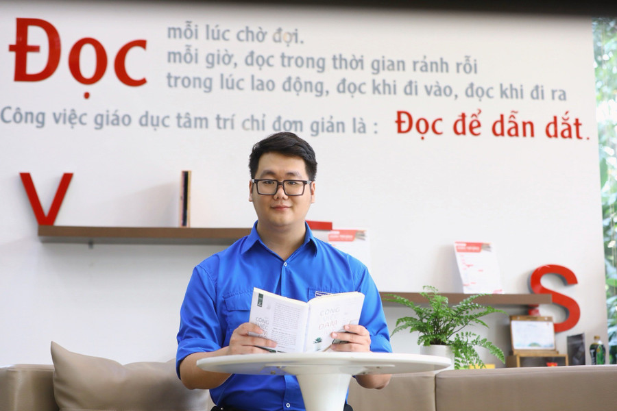 Anh Hoàng Khắc Hiếu cho rằng thế hệ trẻ cần nuôi dưỡng niềm đam mê và không ngừng học hỏi ở mọi lĩnh vực Anh Hoàng Khắc Hiếu cho rằng thế hệ trẻ cần nuôi dưỡng niềm đam mê và không ngừng học hỏi ở mọi lĩnh vực